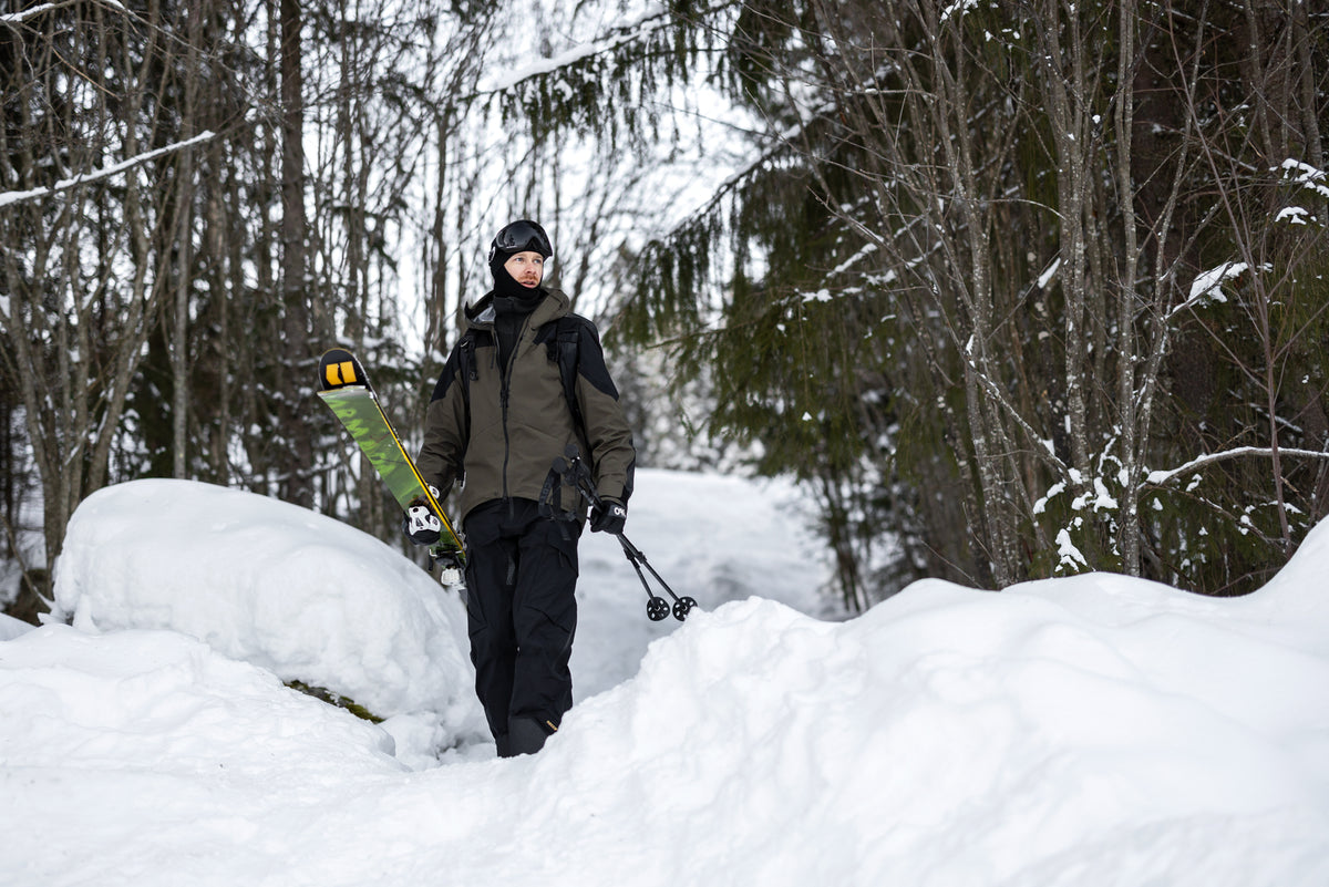 Skier in LOOW merino base layer