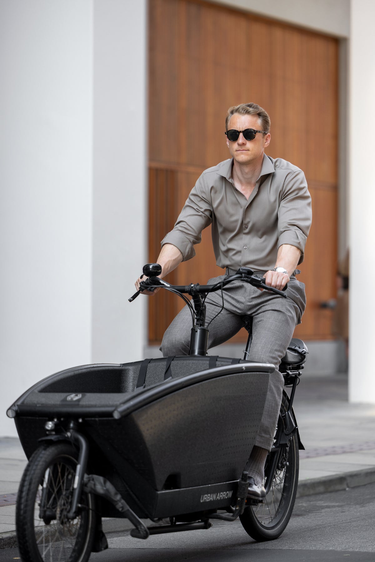 Cycling through the city in a LOOW merino shirt